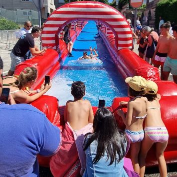 Este sábado, Nigrán se convierte en un parque acuático con un megatobogán de 65 metros en A Ramallosa
