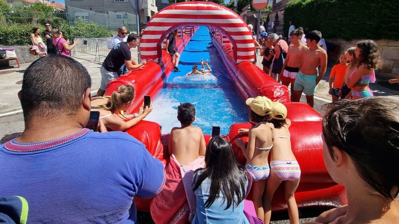 Este sábado, Nigrán se convierte en un parque acuático con un megatobogán de 65 metros en A Ramallosa